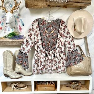 Farmhouse prairie vibe boho blouse w floral and Gypsy sleeves w tassels